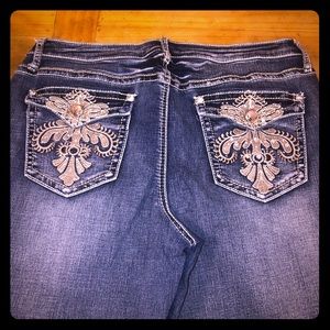 Apt 9 capris. 14. Embellished back pockets